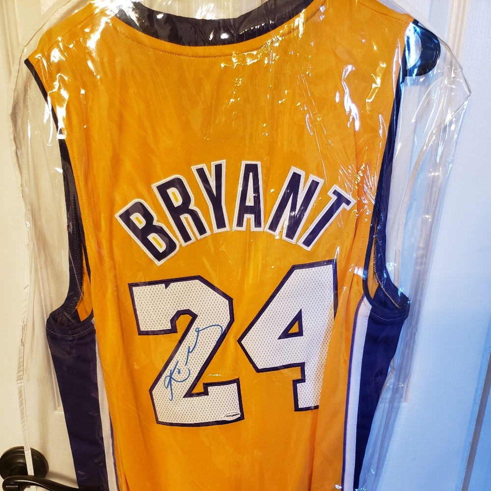 NBA Kobe Bryant Signed Jersey - Picture 5 of 6